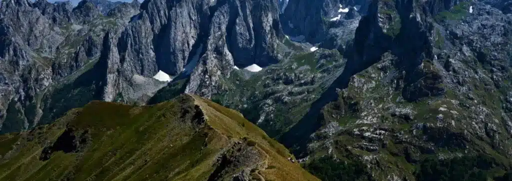 Peaks of the Balkans: Begeleid of Zelfgeleid – Welke Tocht Past Bij Jou?